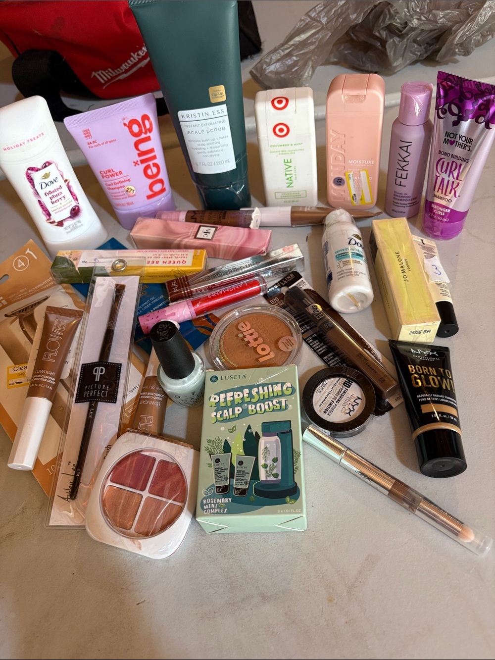 32 pieces of makeup skin care and hair care